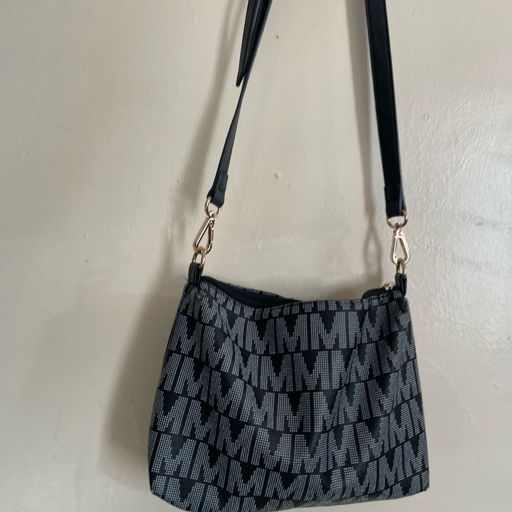 Stylish Black Patterned Shoulder Bag - image 1